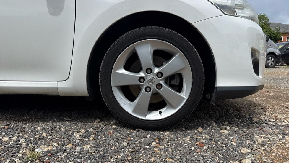 Toyota Auris Hatchback Grey #25