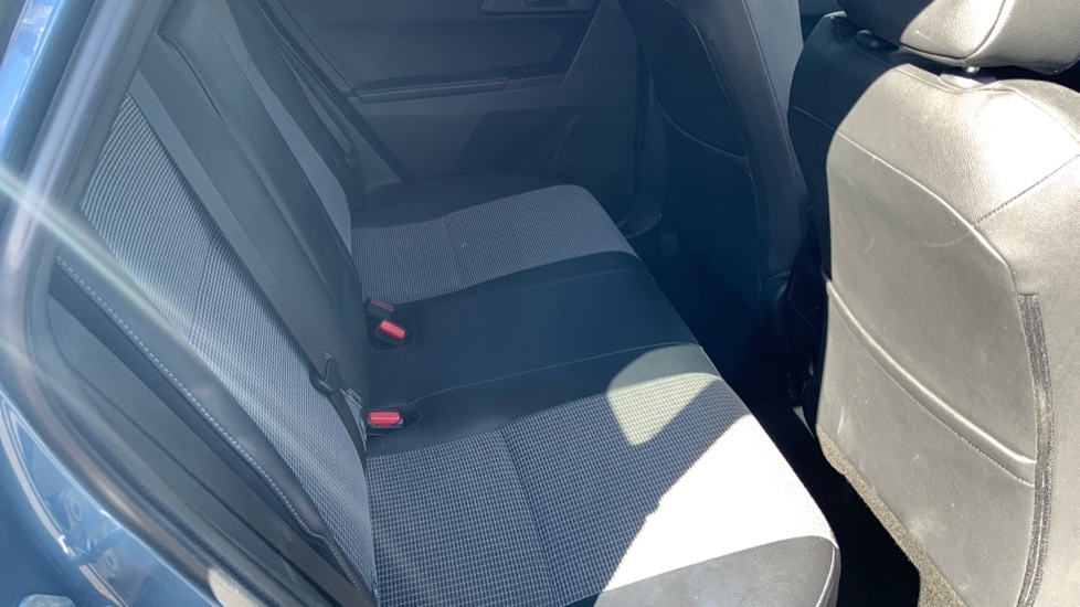 Toyota Auris Excel Blue #8