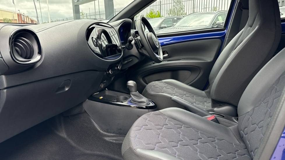 Toyota Aygo X 1.0 Vvt-i Exclusive Hatchback X-shift E KT24LVF Blue #5