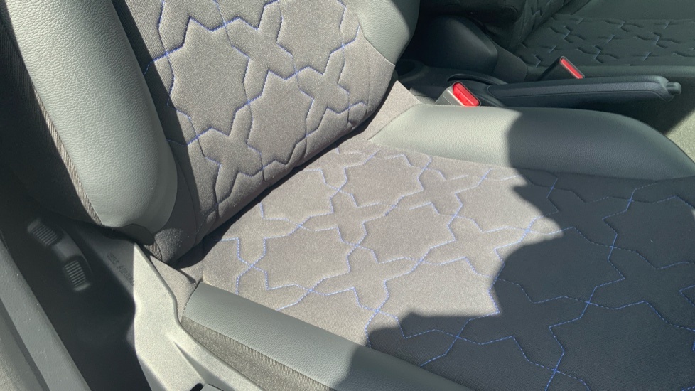 Toyota Aygo X 1L Edge White #17