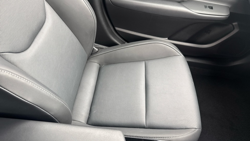 Toyota Prius Excel #17