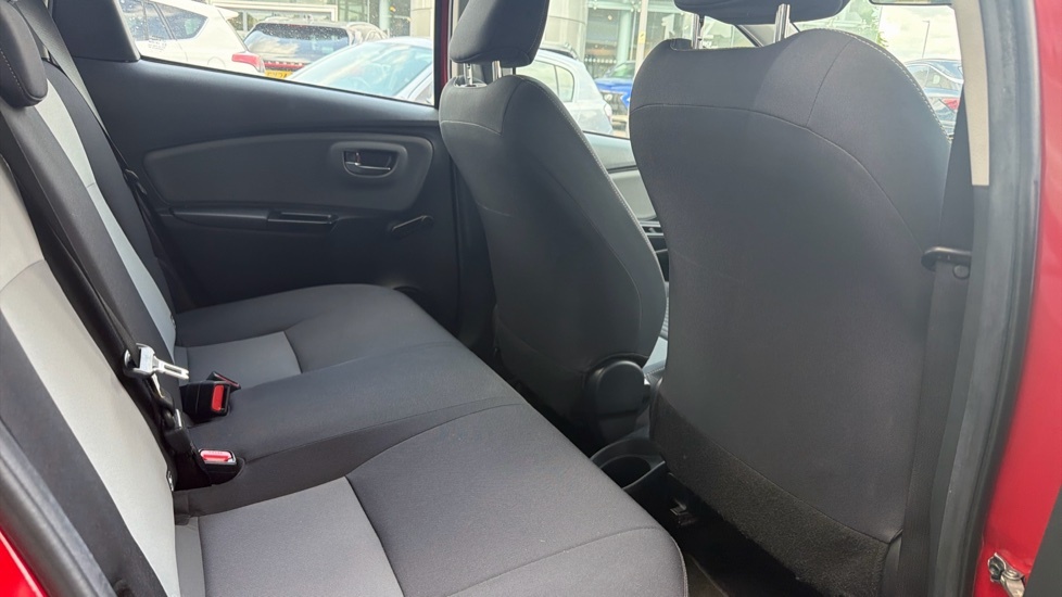 Toyota Yaris Active Red #8