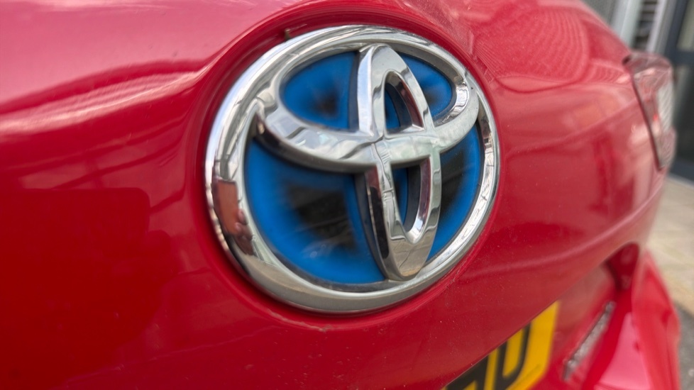 Toyota Yaris Active Red #32