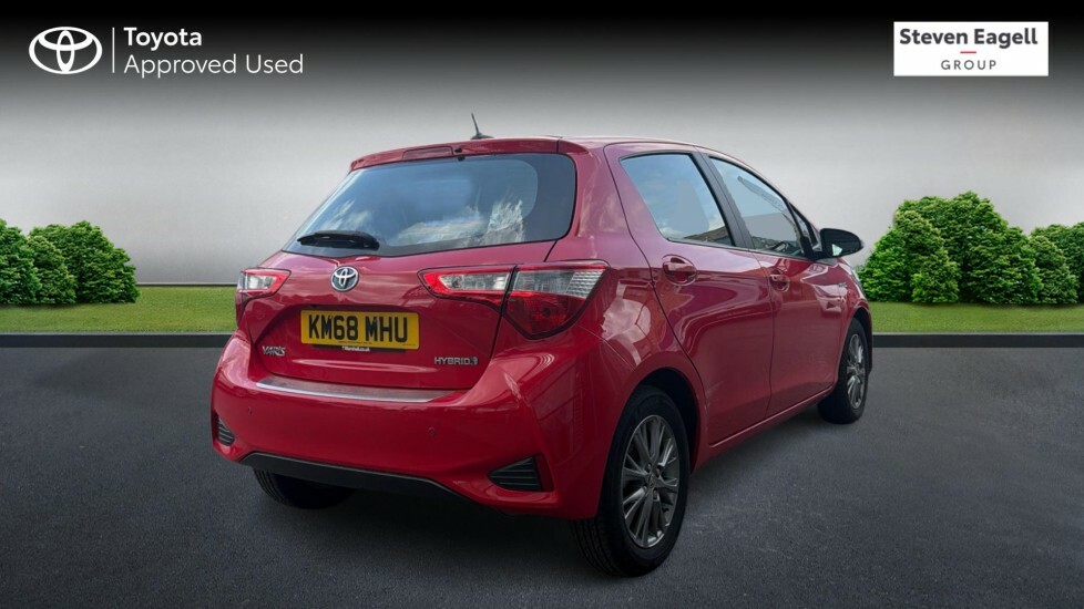 Toyota Yaris 1.5 Vvt-h Icon Hatchback Hybrid E-cvt E Red #2