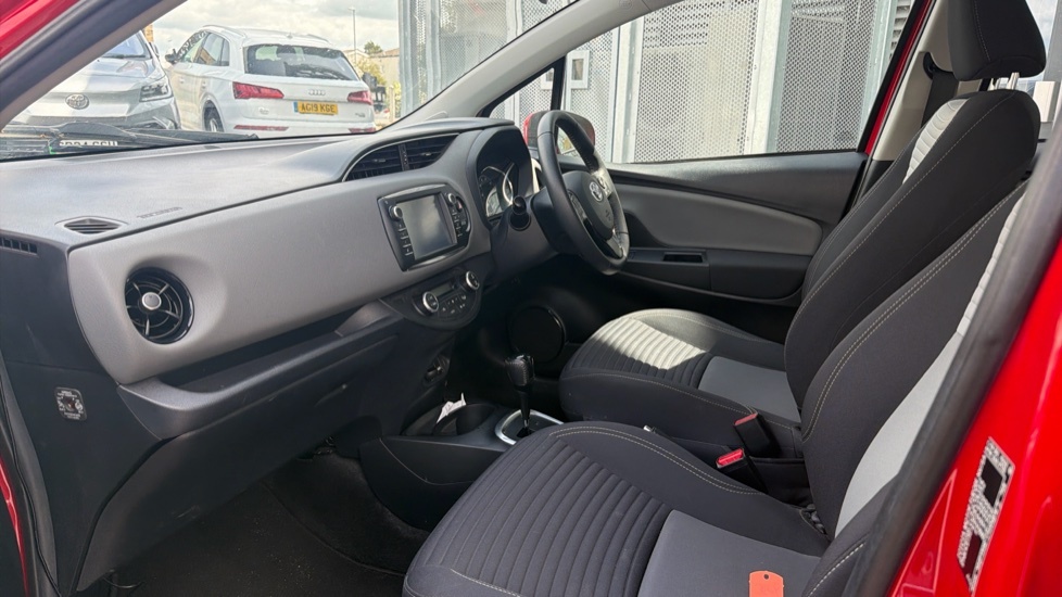 Toyota Yaris 1.5 Vvt-h Icon Hatchback Hybrid E-cvt E Red #5