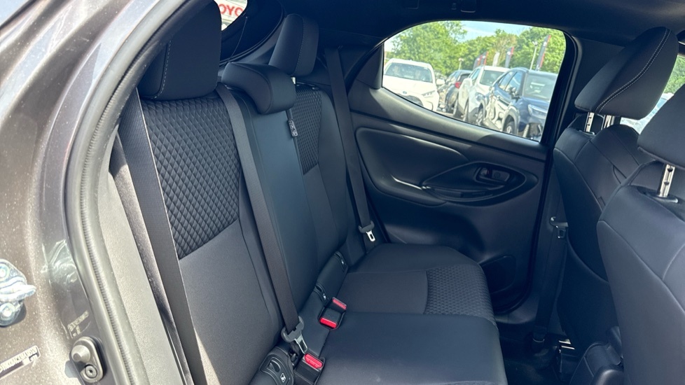 Toyota Yaris Excel Green #8
