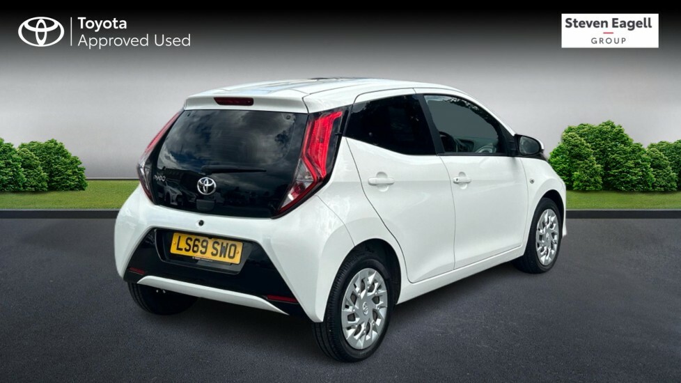 Toyota Aygo 1.0 Vvt-i X-play Euro 6 White #2