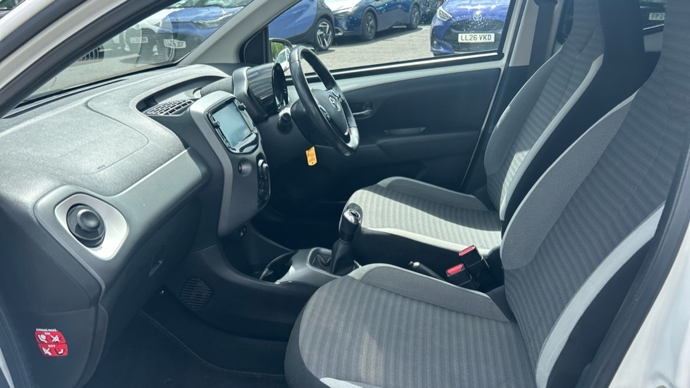 Toyota Aygo 1.0 Vvt-i X-play Euro 6 White #5