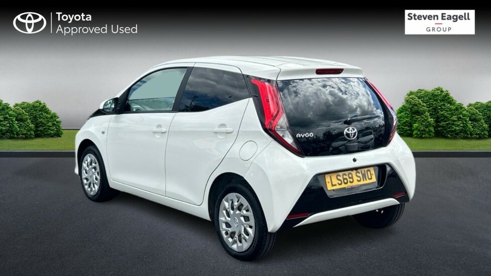 Toyota Aygo 1.0 Vvt-i X-play Euro 6 White #4