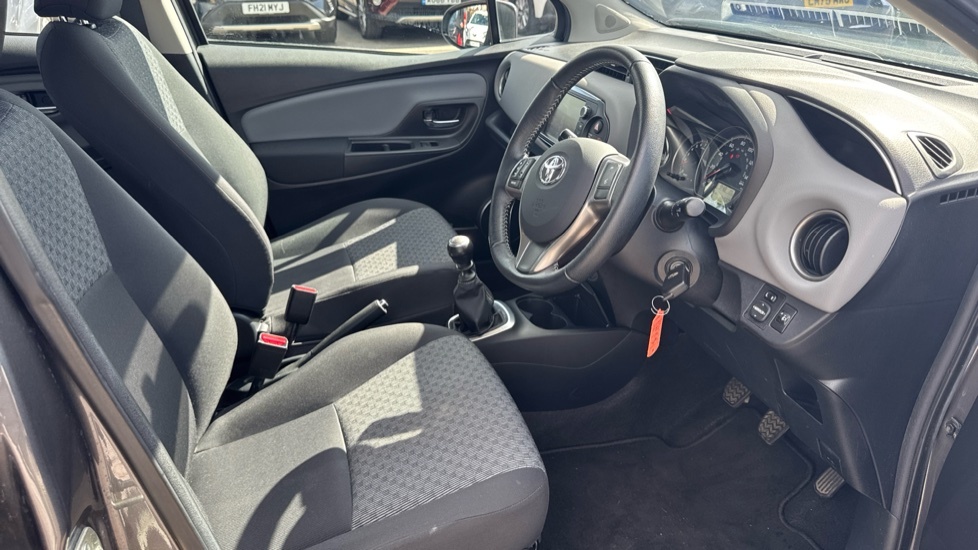 Toyota Yaris Active  #12