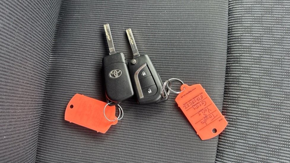 Toyota Yaris Active  #27