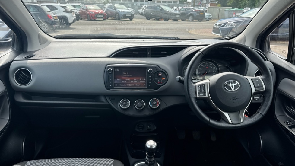 Toyota Yaris Active  #6