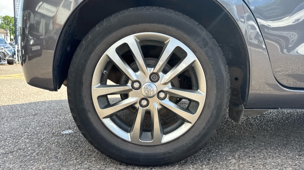 Toyota Yaris Active  #25