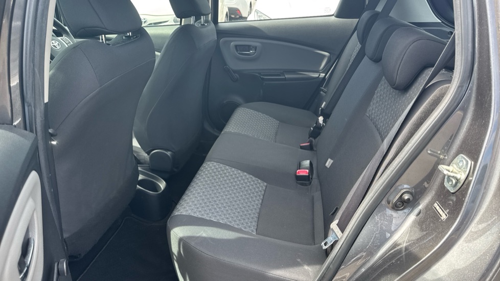 Toyota Yaris Active  #15