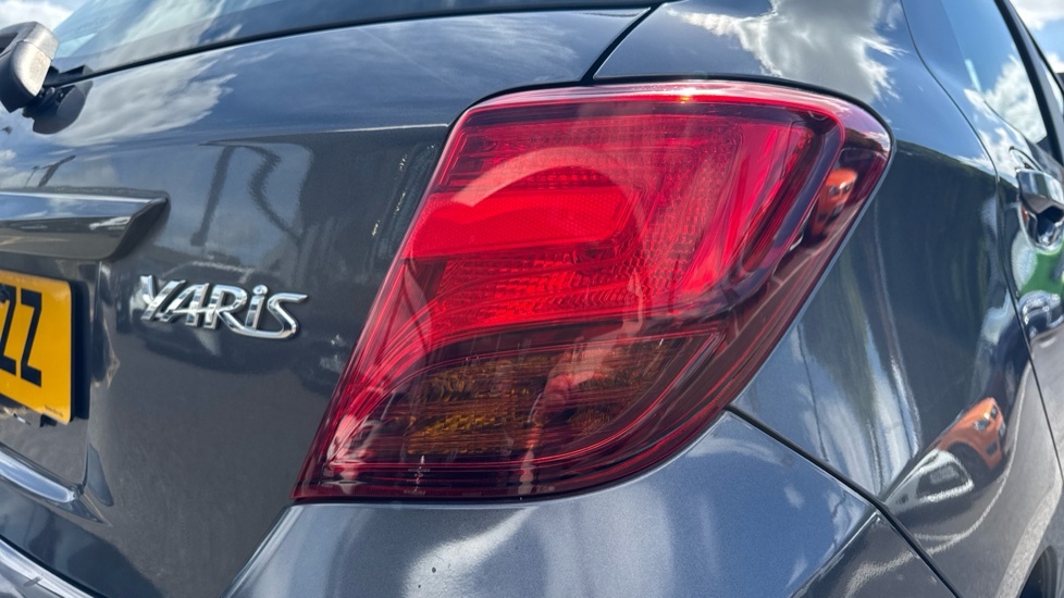 Toyota Yaris Active  #21