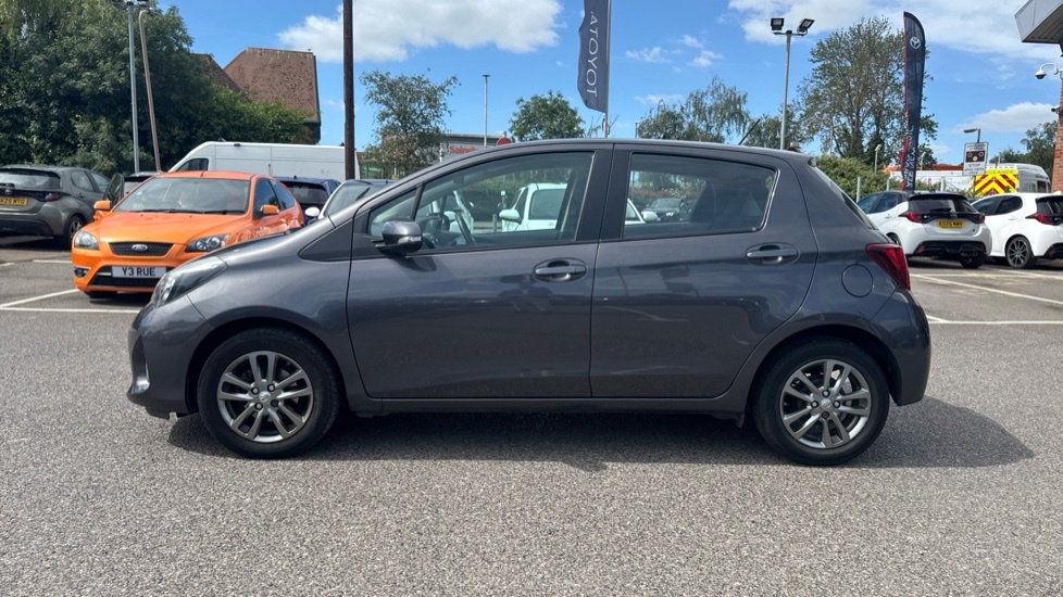 Toyota Yaris Active  #24