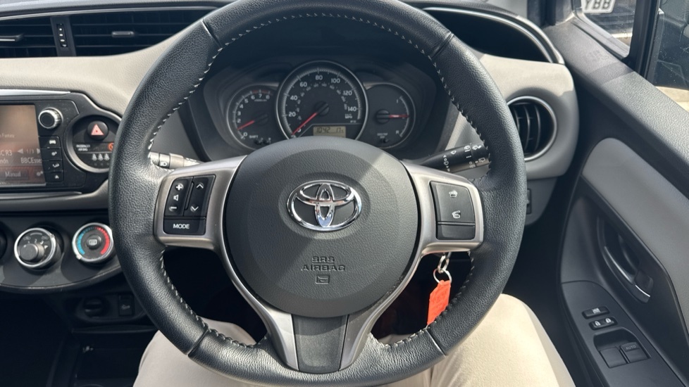 Toyota Yaris Active  #10
