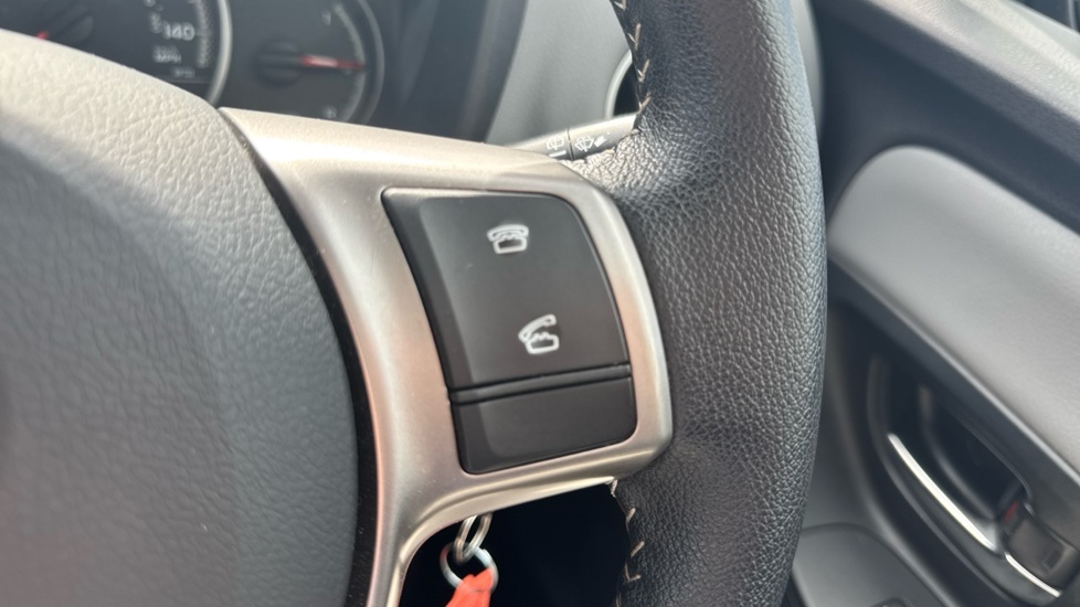 Toyota Yaris Active  #28
