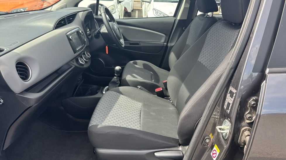 Toyota Yaris Active  #5