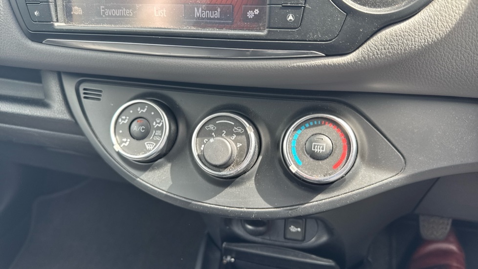 Toyota Yaris Active  #30