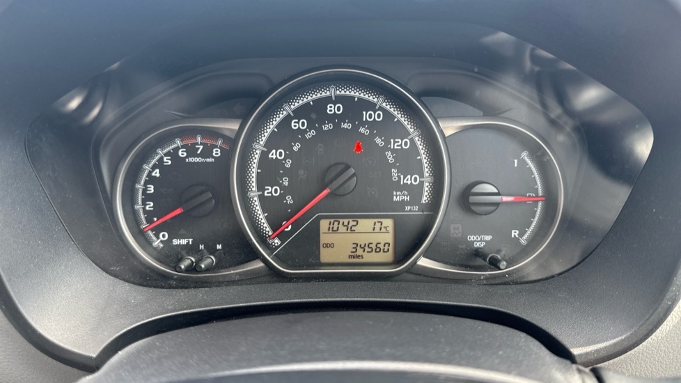 Toyota Yaris Active  #11