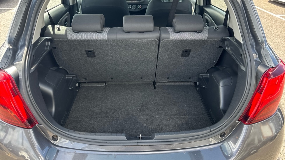 Toyota Yaris Active  #13