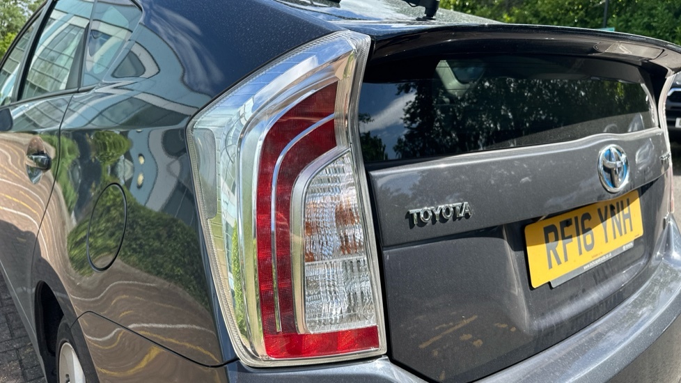 Toyota Prius T3 White #21