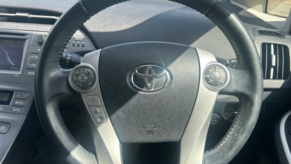 Toyota Prius T3 White #10