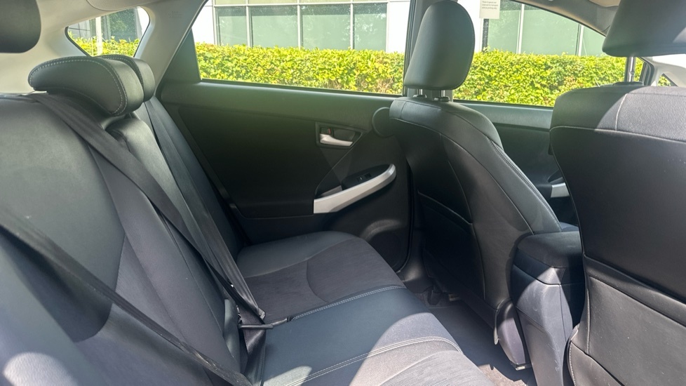 Toyota Prius T3 White #8