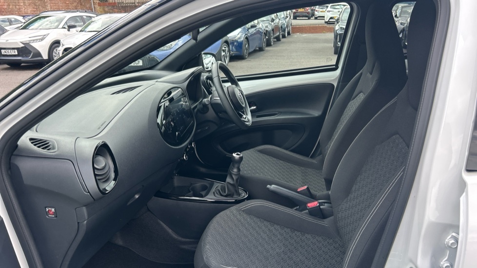 Toyota Aygo X 1.0 Vvt-i Edge Euro 6 Ss White #5