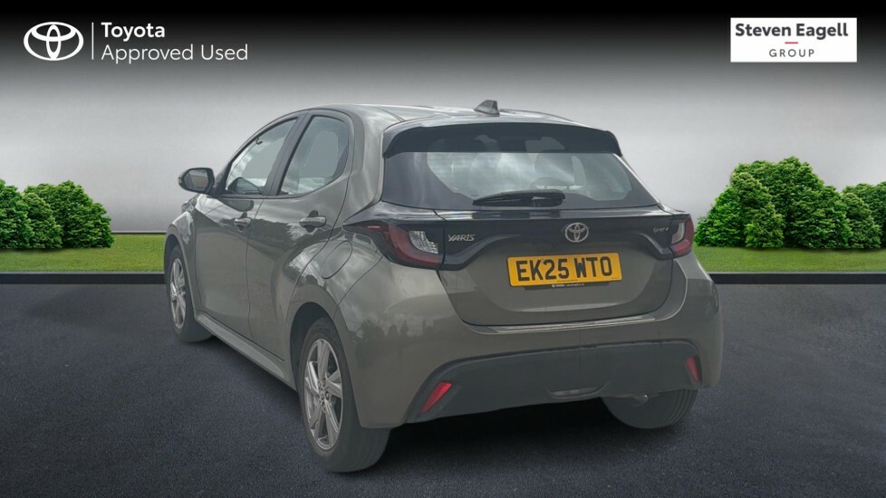 Toyota Yaris Excel Green #4