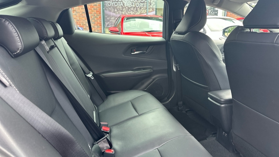 Toyota Prius Excel #8