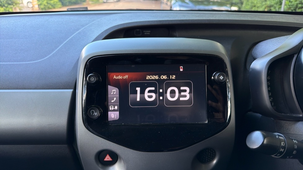Toyota Aygo Hatchback White #9