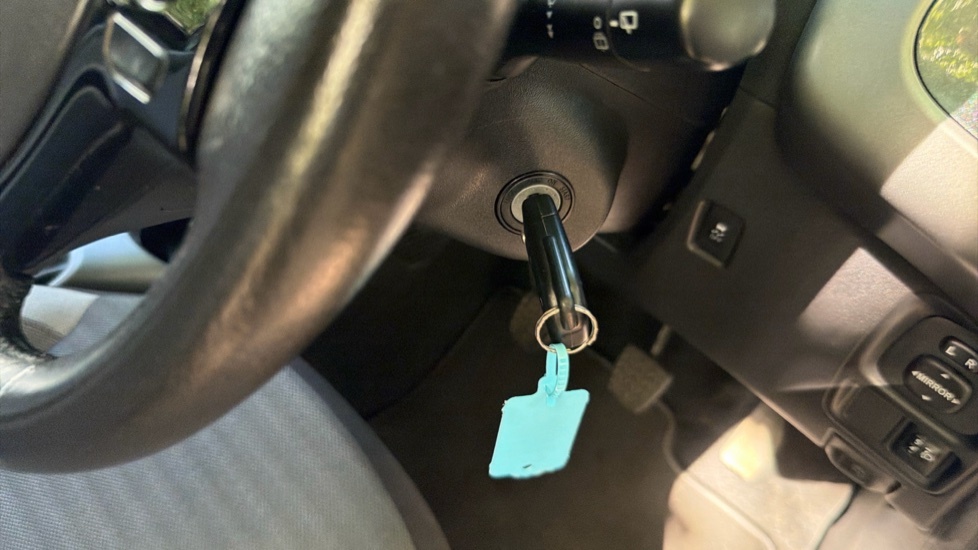 Toyota Aygo Hatchback White #16