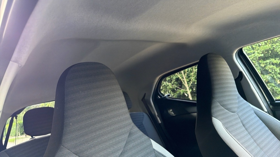 Toyota Aygo Hatchback White #19