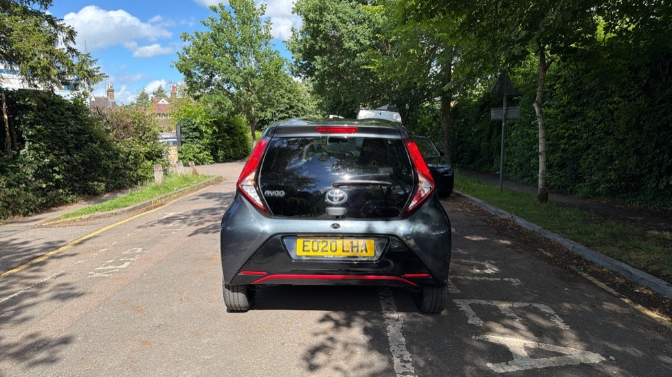 Toyota Aygo Hatchback White #26