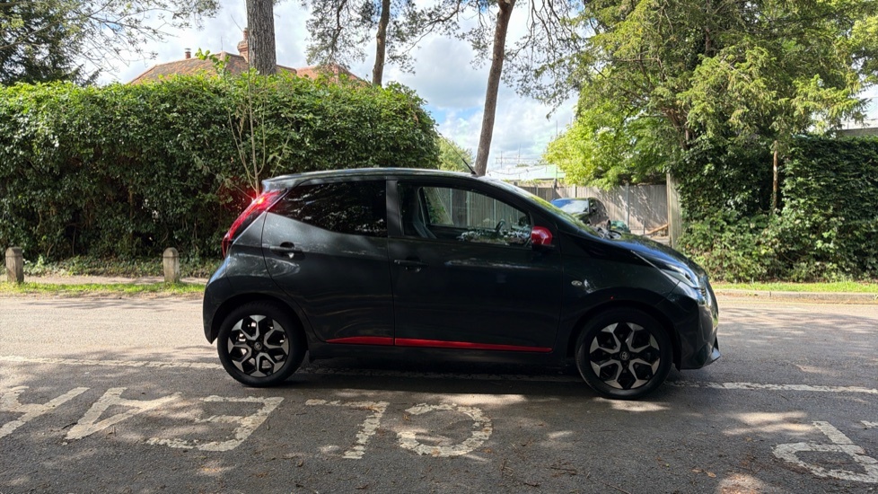 Toyota Aygo Hatchback White #23