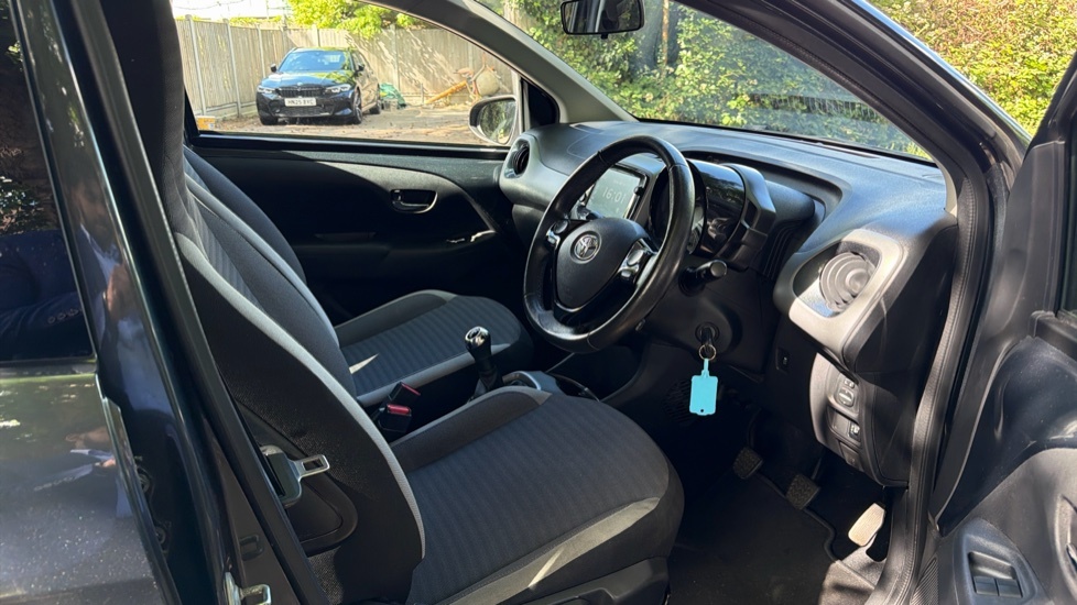 Toyota Aygo Hatchback White #12