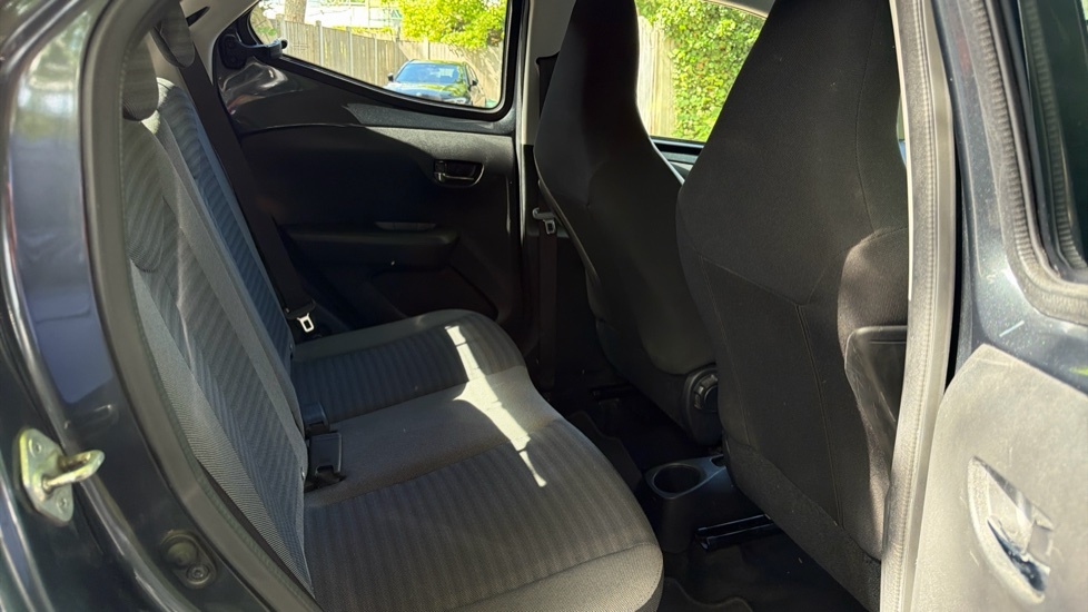 Toyota Aygo Hatchback White #8
