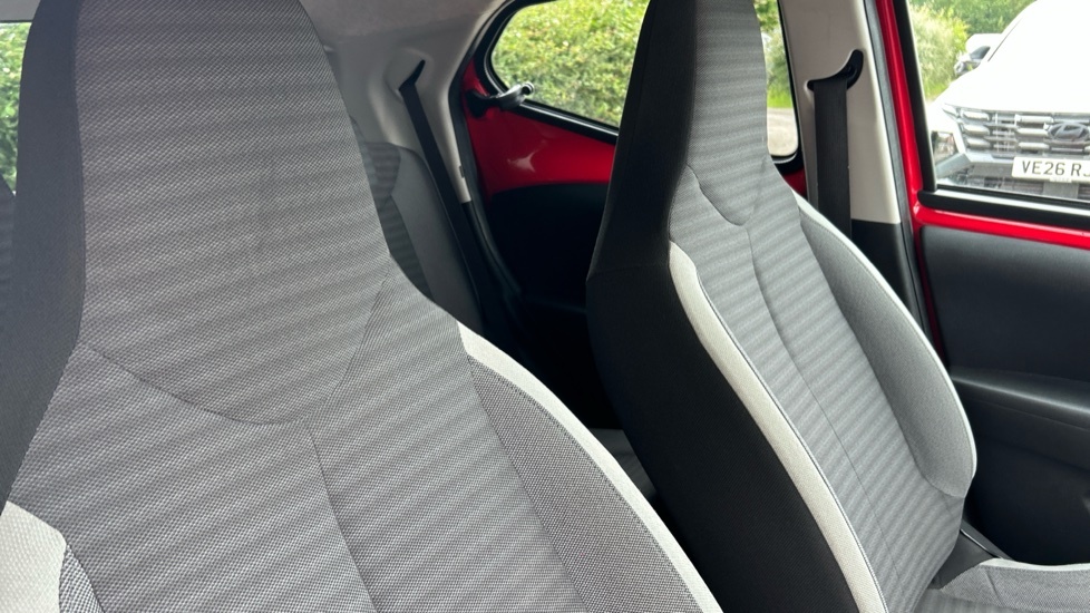 Toyota Aygo Hatchback White #18