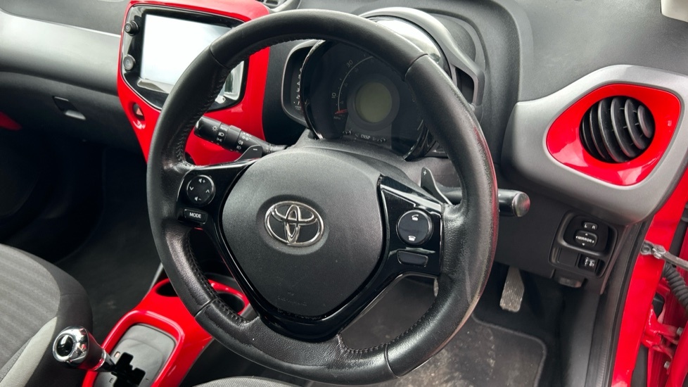 Toyota Aygo Hatchback White #10
