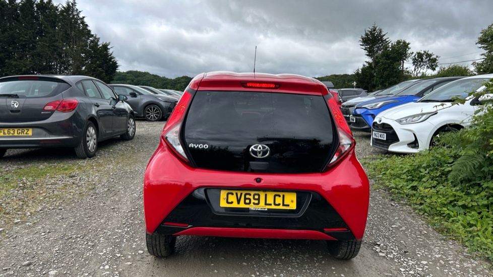 Toyota Aygo Hatchback White #26