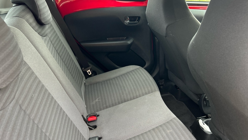 Toyota Aygo Hatchback White #15