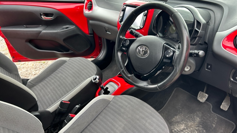 Toyota Aygo Hatchback White #12