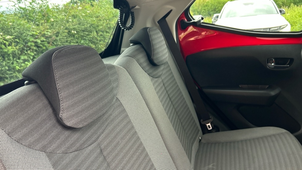 Toyota Aygo Hatchback White #8