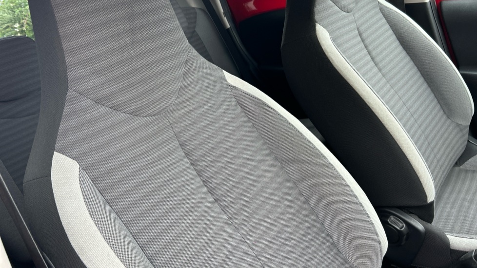 Toyota Aygo Hatchback White #17
