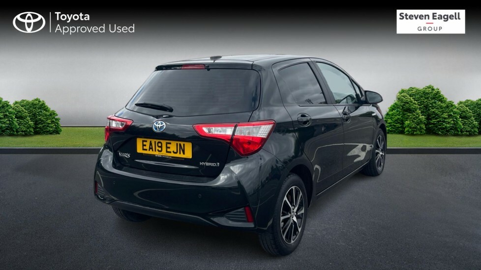 Toyota Yaris 1.5 Vvt-h Icon Tech E-cvt Euro 6 Ss Black #2