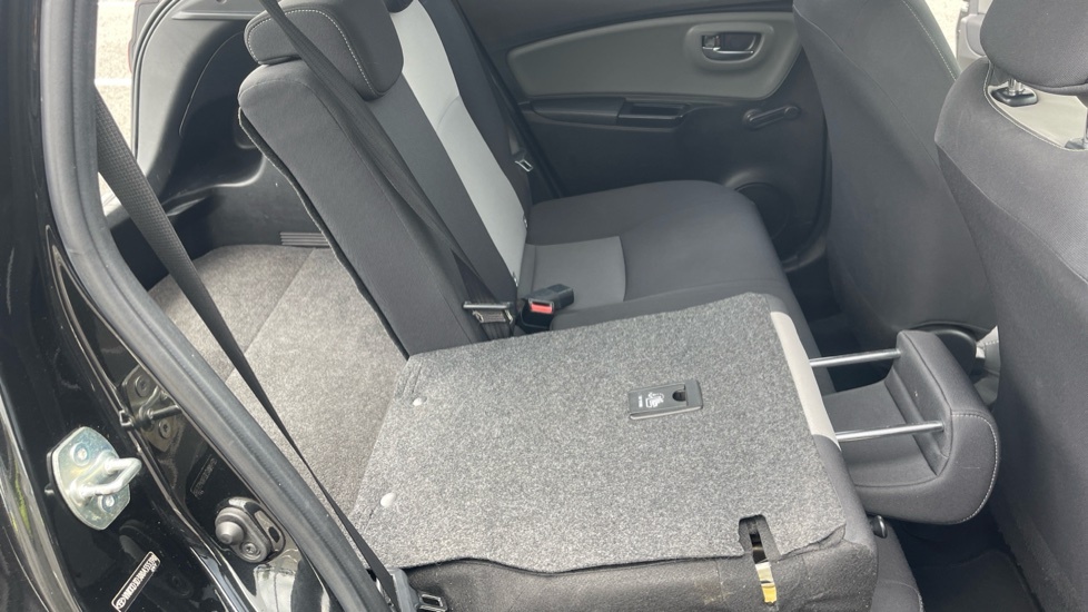 Toyota Yaris 1.5L Icon Tech Grey #18