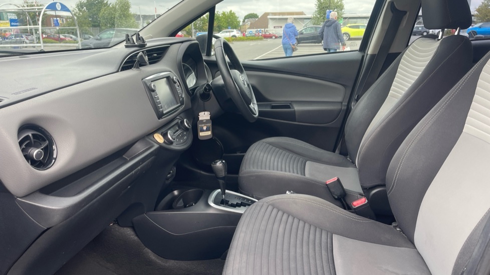 Toyota Yaris 1.5 Vvt-h Icon Tech E-cvt Euro 6 Ss Black #5
