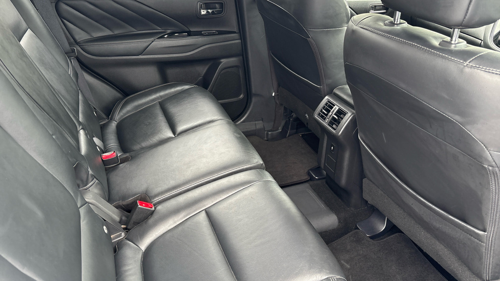 Mitsubishi Outlander 2019 68 Juro Brown #18